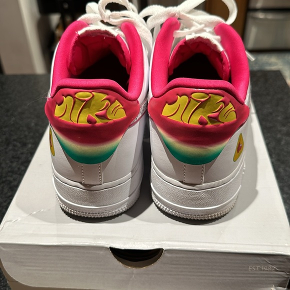 Women’s Air Force One ‘07 LX Dragon Fruit size 11 - Picture 3 of 5